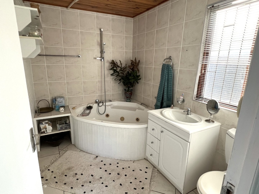 2 Bedroom Property for Sale in Harkerville A H Western Cape
